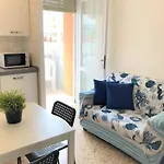 Modern Flat On The Shores Of דירה