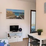 Апартаменти Modern Flat On The Shores Of *