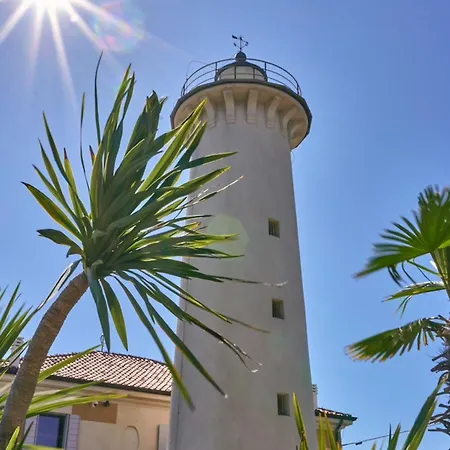 Modern Flat On The Shores Of