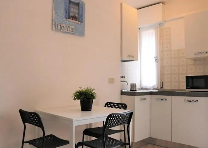 Modern Flat On The Shores Of 아파트 비비오네